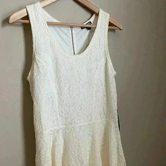 Express Cream Lace Dress Size Medium - Picture 15 of 15